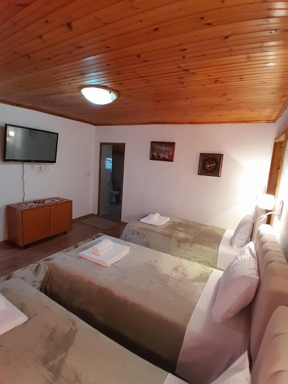 Guest House Ejona Гирокастра Экстерьер фото