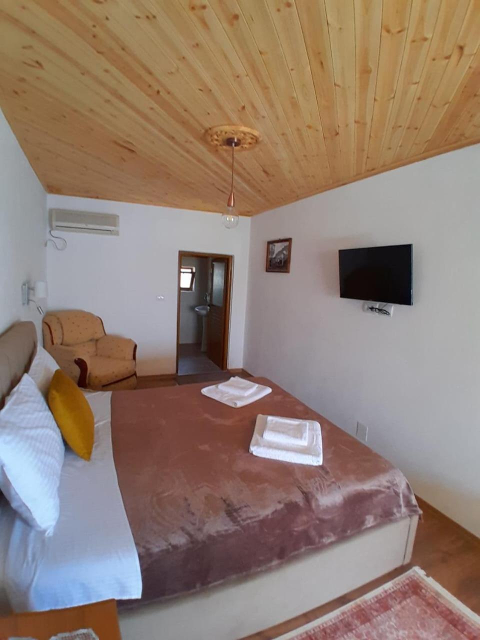 Guest House Ejona Гирокастра Экстерьер фото