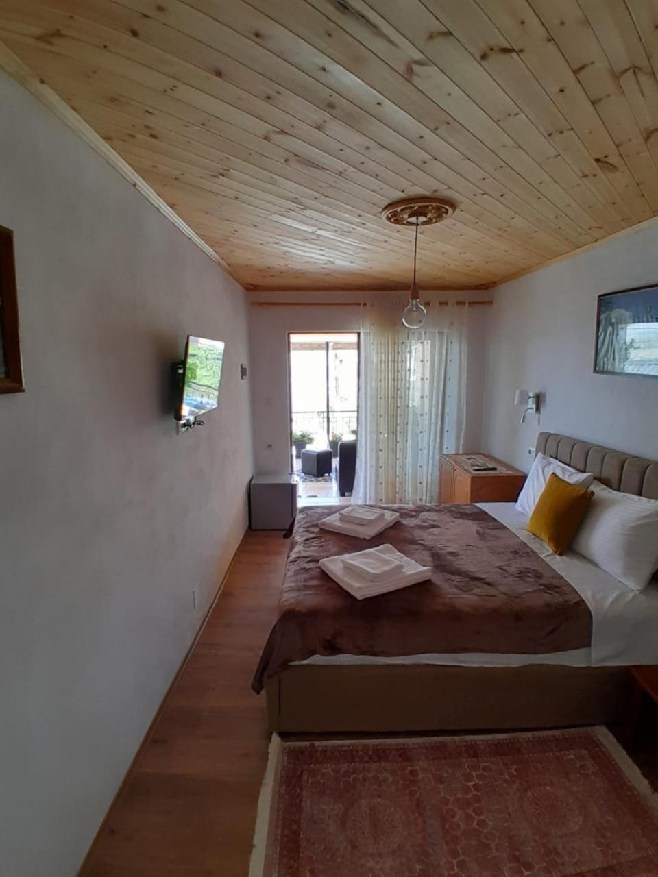 Guest House Ejona Гирокастра Экстерьер фото