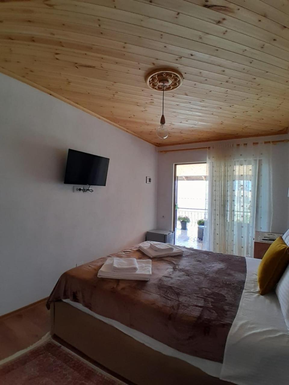 Guest House Ejona Гирокастра Экстерьер фото