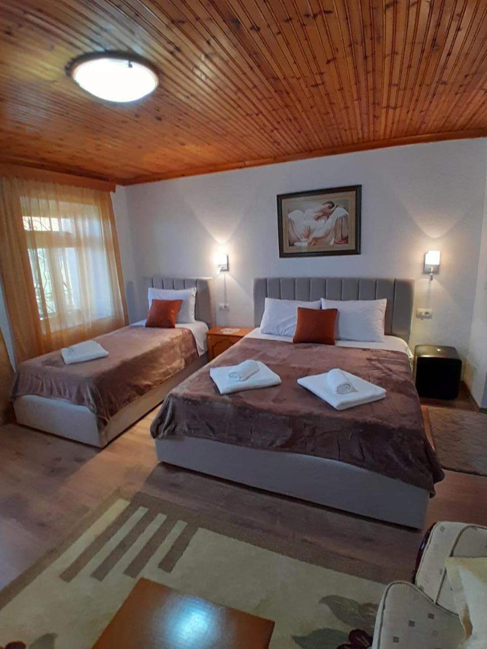 Guest House Ejona Гирокастра Экстерьер фото