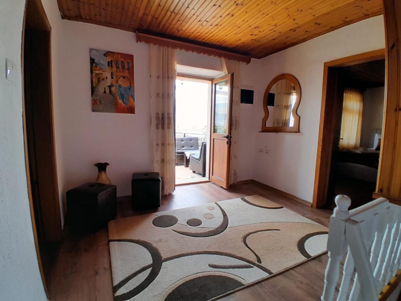 Guest House Ejona Гирокастра Экстерьер фото