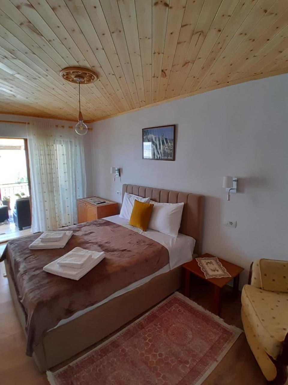 Guest House Ejona Гирокастра Экстерьер фото