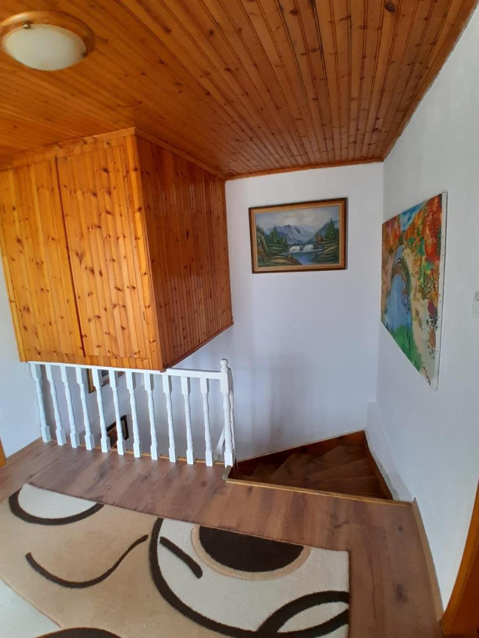 Guest House Ejona Гирокастра Экстерьер фото